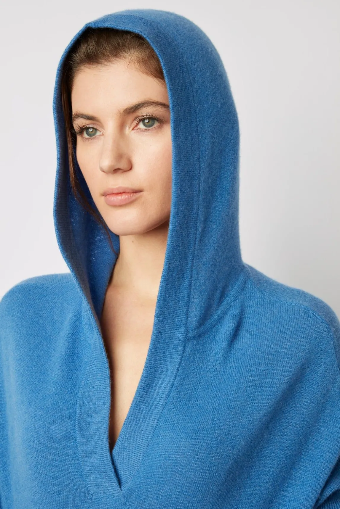 Pull Cachemire A Capuche Bleu - Leotina
