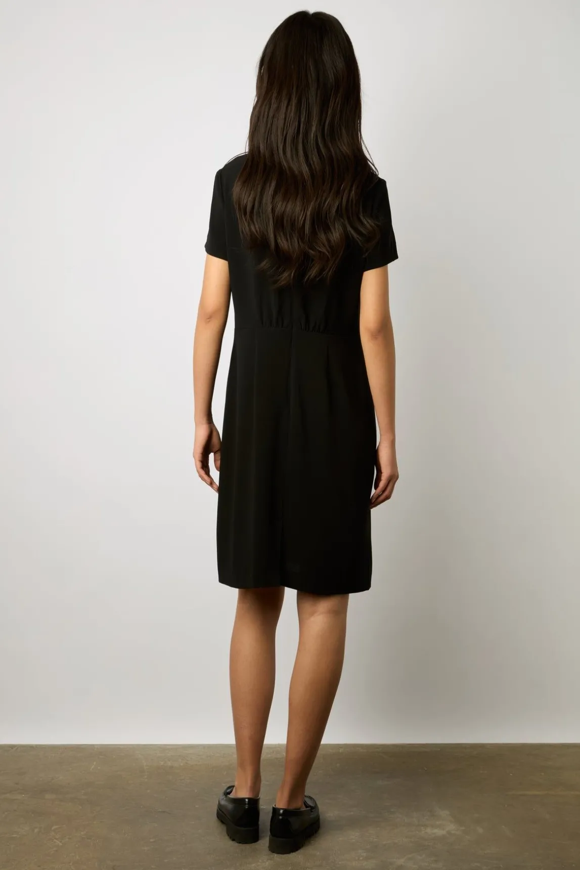 Robe Courte Et Cintree Unie Noir - Ellis